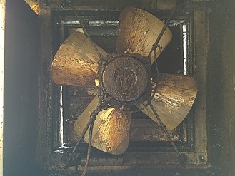 業務用換気扇洗浄前 (2)