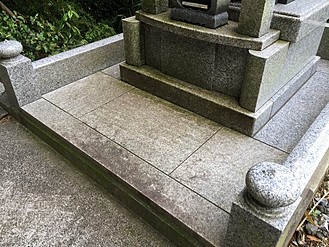 お墓クリーニング前 (3)